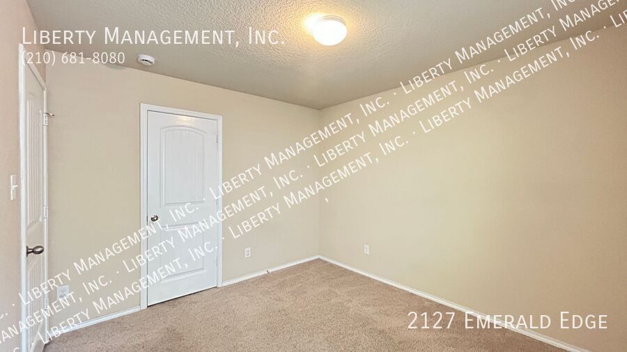 Beautiful 3 bedroom, 2 bath home near 1604 and 90 property image