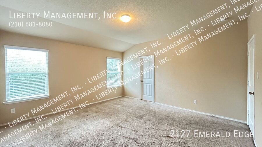 Beautiful 3 bedroom, 2 bath home near 1604 and 90 property image