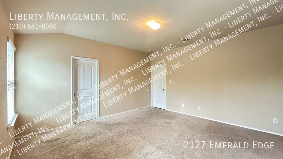 Beautiful 3 bedroom, 2 bath home near 1604 and 90 property image