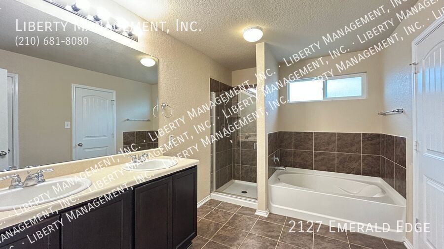 Beautiful 3 bedroom, 2 bath home near 1604 and 90 property image