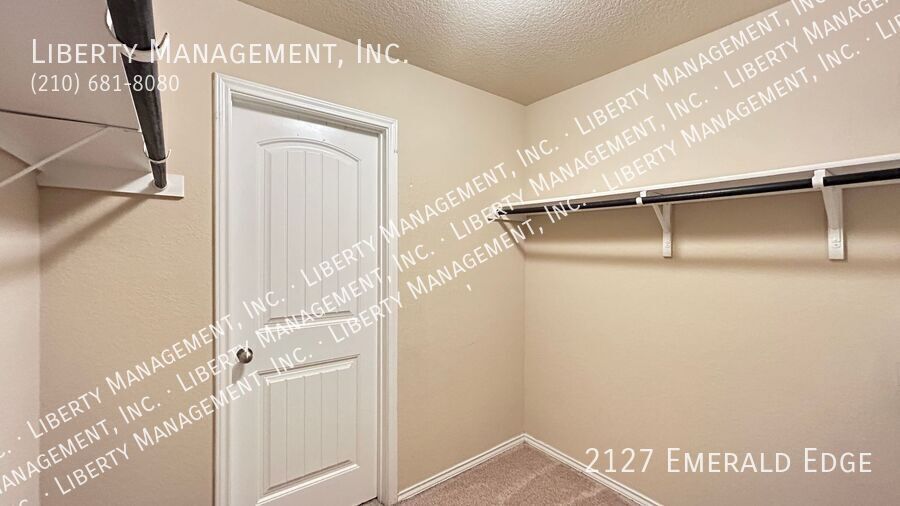 Beautiful 3 bedroom, 2 bath home near 1604 and 90 property image