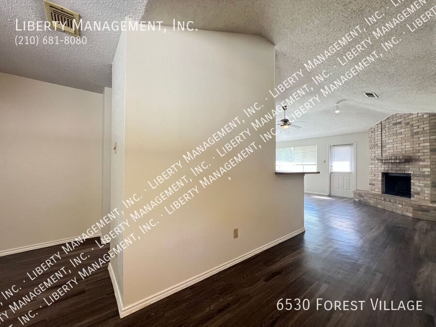 3 Bedroom, 2 Bath Home with Brand New Flooring Throughout property image