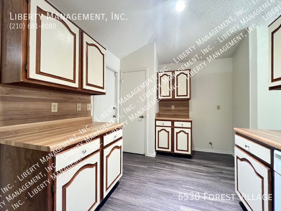 3 Bedroom, 2 Bath Home with Brand New Flooring Throughout property image