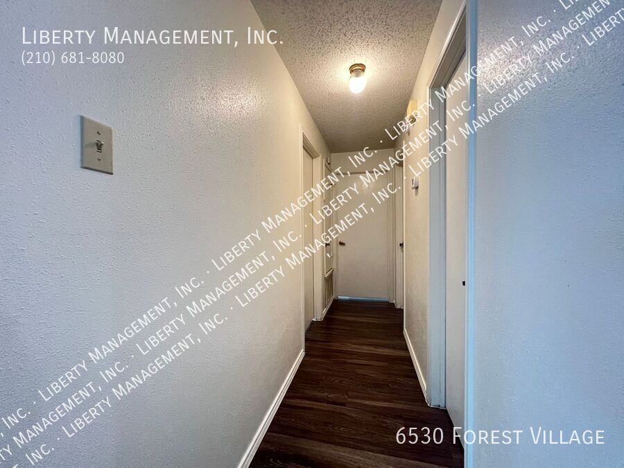 3 Bedroom, 2 Bath Home with Brand New Flooring Throughout property image
