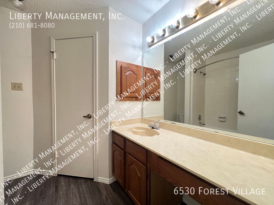 3 Bedroom, 2 Bath Home with Brand New Flooring Throughout property image