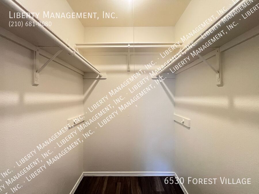 3 Bedroom, 2 Bath Home with Brand New Flooring Throughout property image