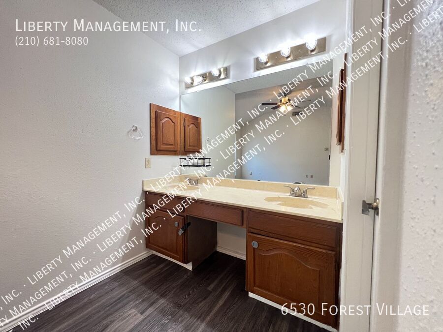 3 Bedroom, 2 Bath Home with Brand New Flooring Throughout property image