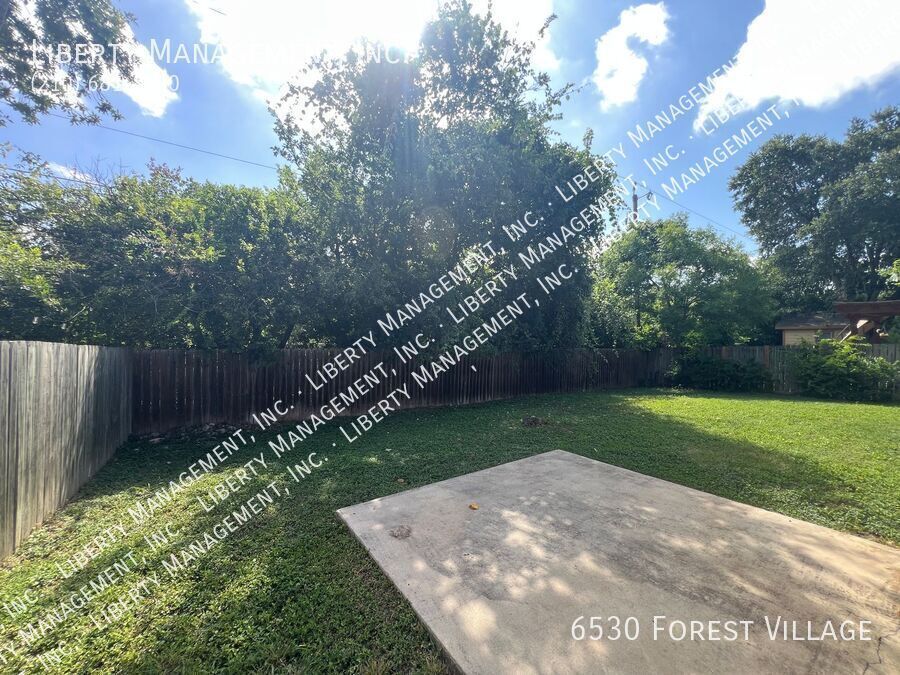 3 Bedroom, 2 Bath Home with Brand New Flooring Throughout property image