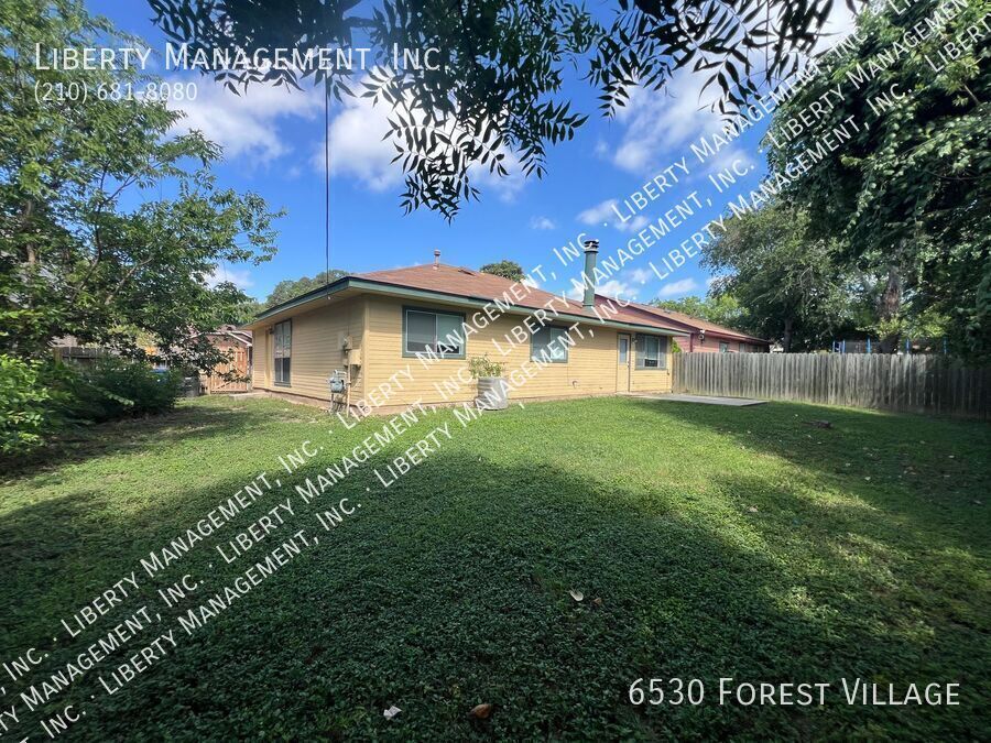 3 Bedroom, 2 Bath Home with Brand New Flooring Throughout property image