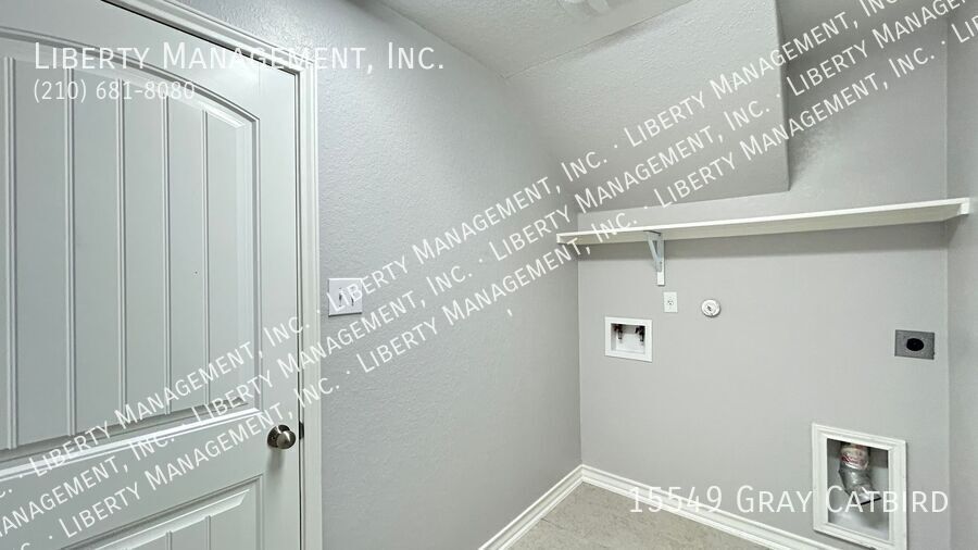 5 Bedroom, 2.5 Bath with Downstairs Primary Bedroom property image