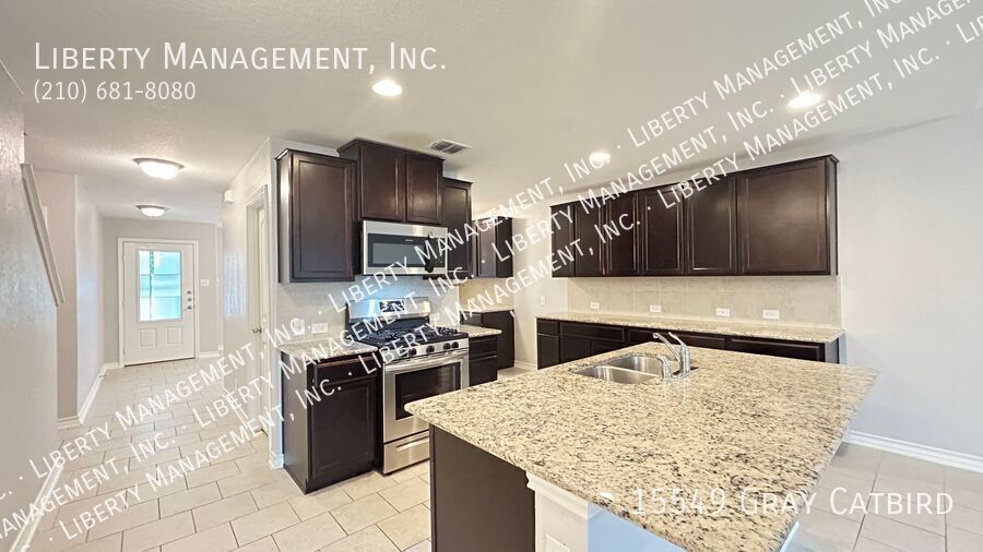 5 Bedroom, 2.5 Bath with Downstairs Primary Bedroom property image