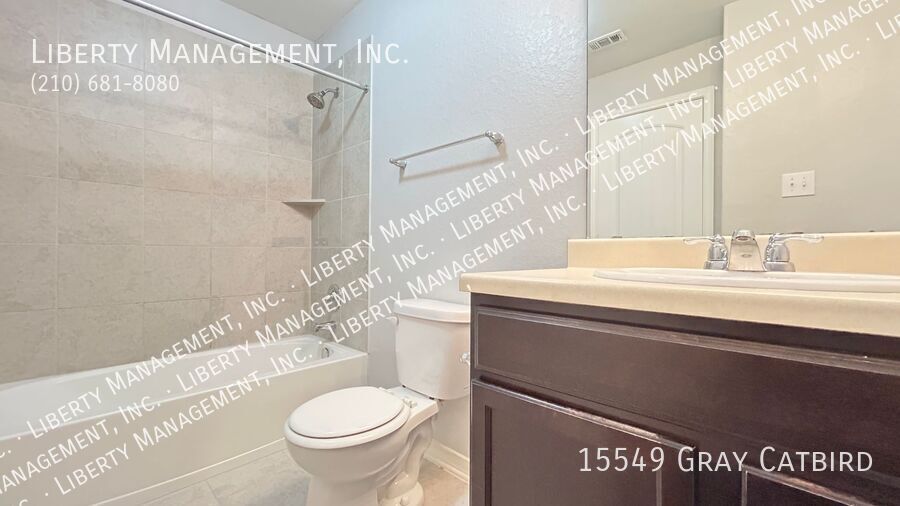 5 Bedroom, 2.5 Bath with Downstairs Primary Bedroom property image