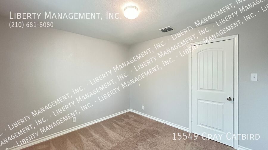 5 Bedroom, 2.5 Bath with Downstairs Primary Bedroom property image