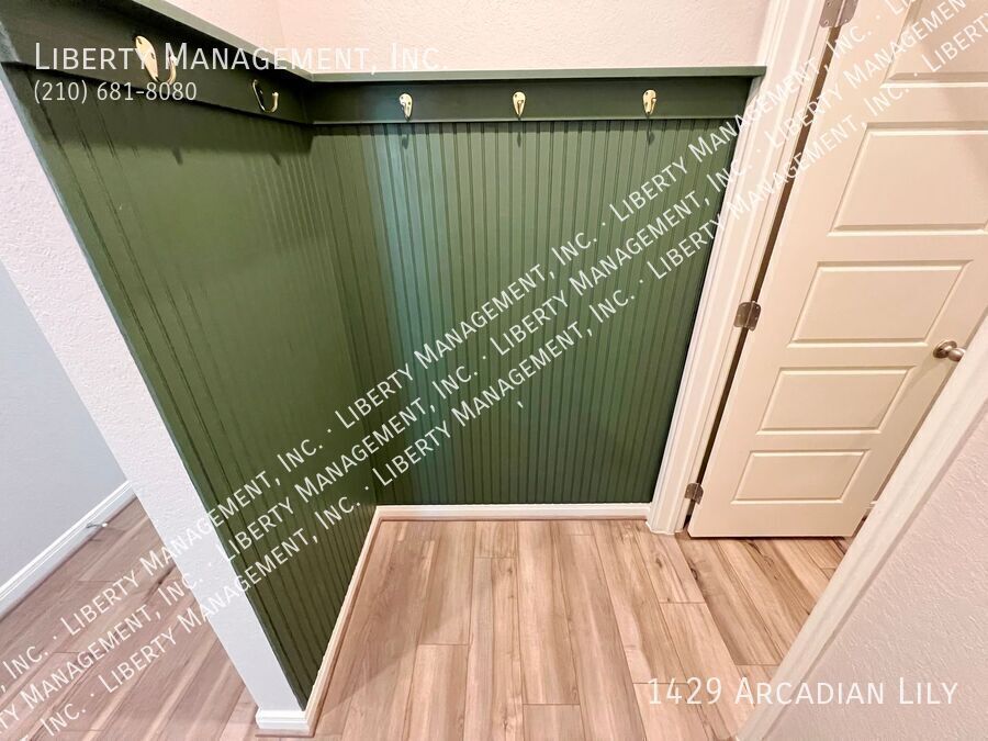 4 Bed, 2.5 Bath Home with Study/Office property image