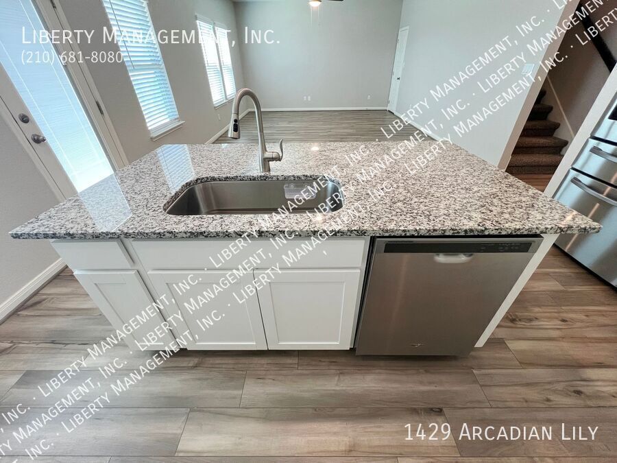 4 Bed, 2.5 Bath Home with Study/Office property image
