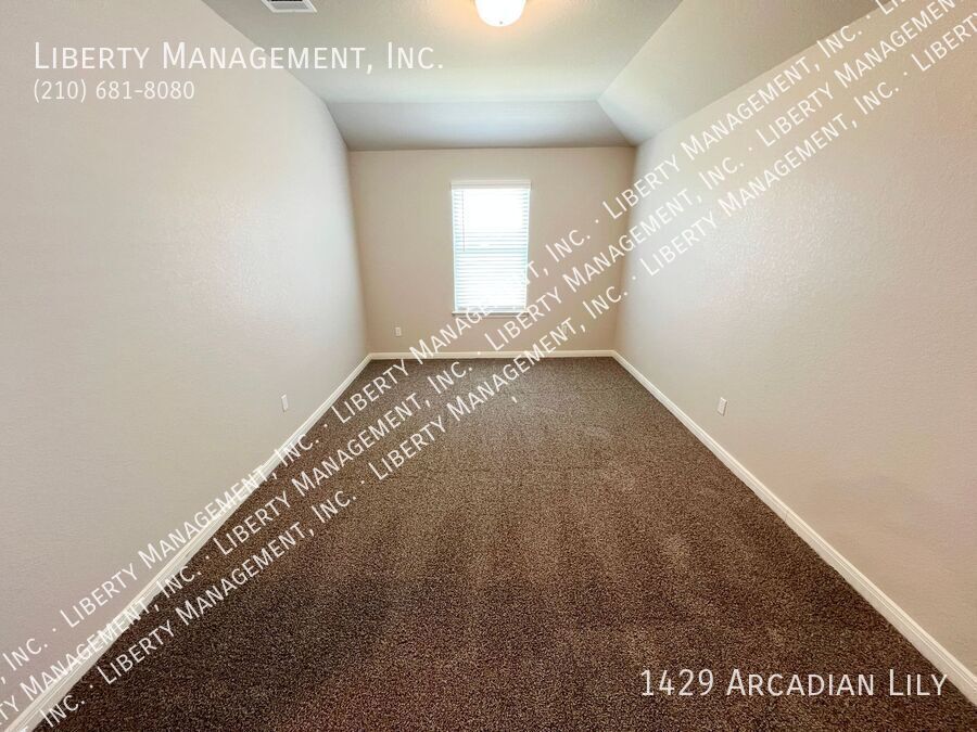 4 Bed, 2.5 Bath Home with Study/Office property image