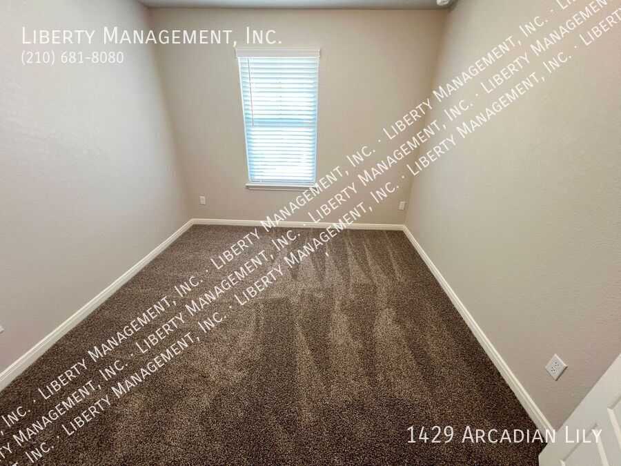 4 Bed, 2.5 Bath Home with Study/Office property image