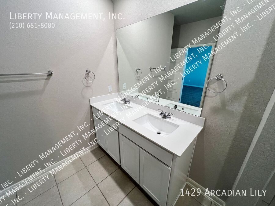 4 Bed, 2.5 Bath Home with Study/Office property image