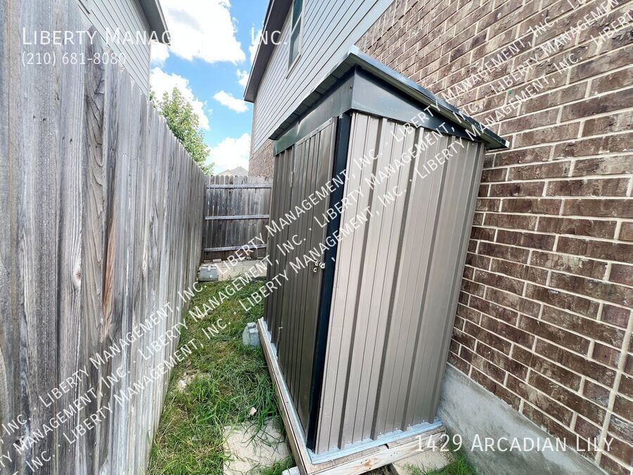 4 Bed, 2.5 Bath Home with Study/Office property image