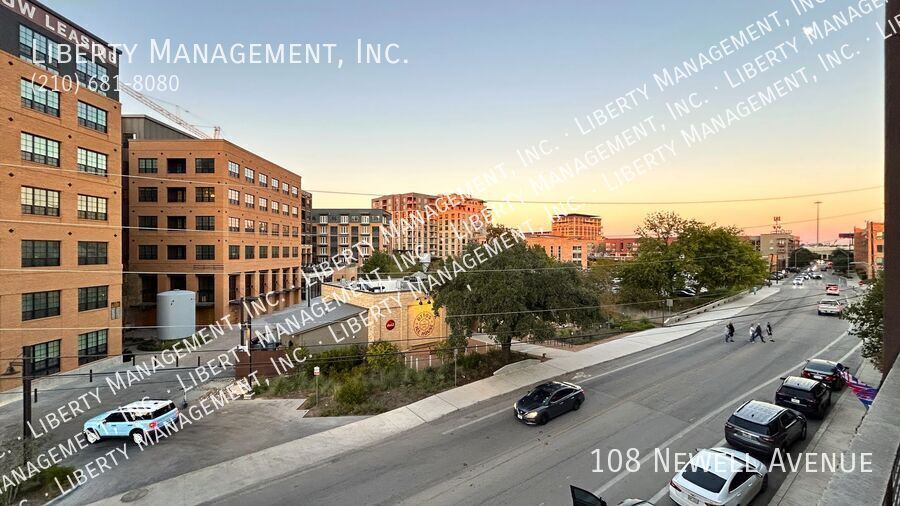 2 Bedroom, 3.5 Bath near Pearl Brewery and the Riverwalk property image