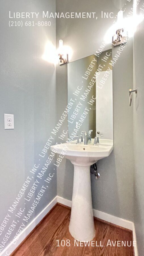 2 Bedroom, 3.5 Bath near Pearl Brewery and the Riverwalk property image