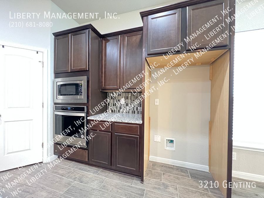 4BR/3 BATH HOME NEAR SCHLITTERBAHN WATER PARK property image