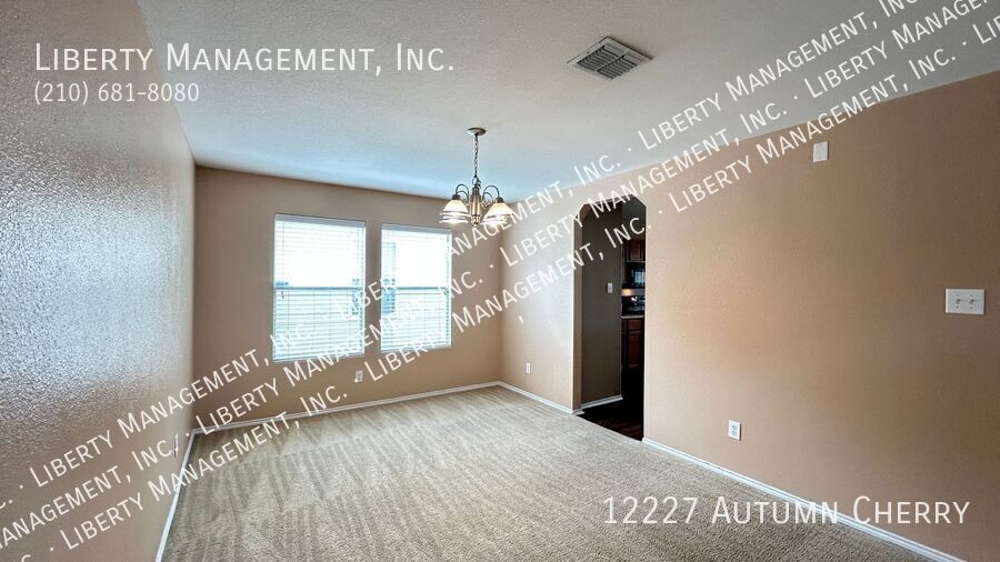 Spacious Two Story home in Silver Oaks property image