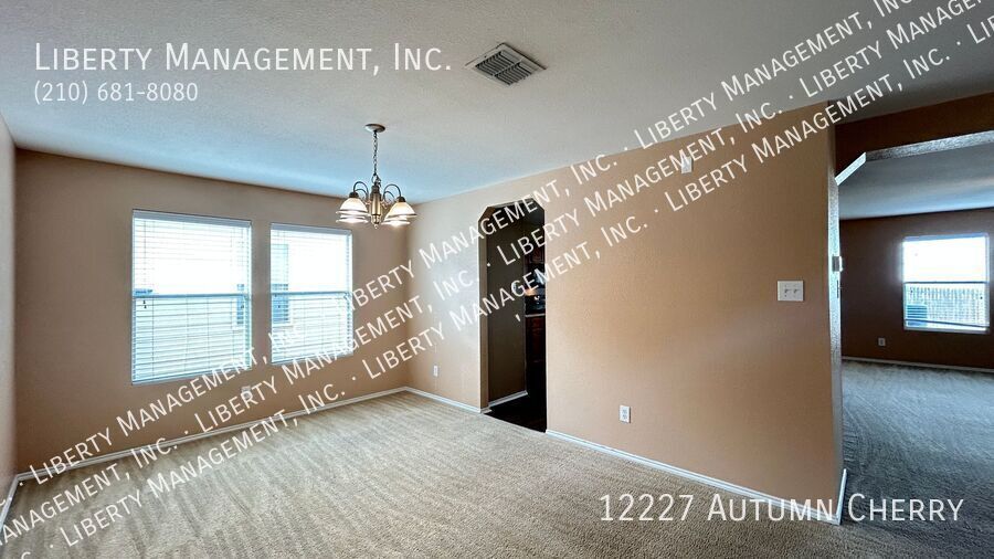 Spacious Two Story home in Silver Oaks property image