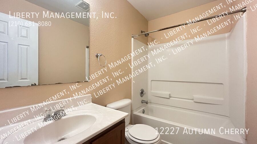 Spacious Two Story home in Silver Oaks property image