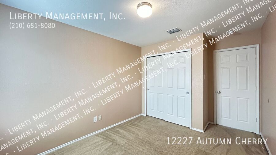 Spacious Two Story home in Silver Oaks property image