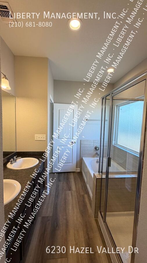 Beautiful 3 Bed, 2 Bath One Story Home in Meadow Pointe property image