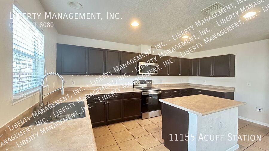 Beautiful and VERY Spacious 5 Bedroom, 3 Full Bath Home property image