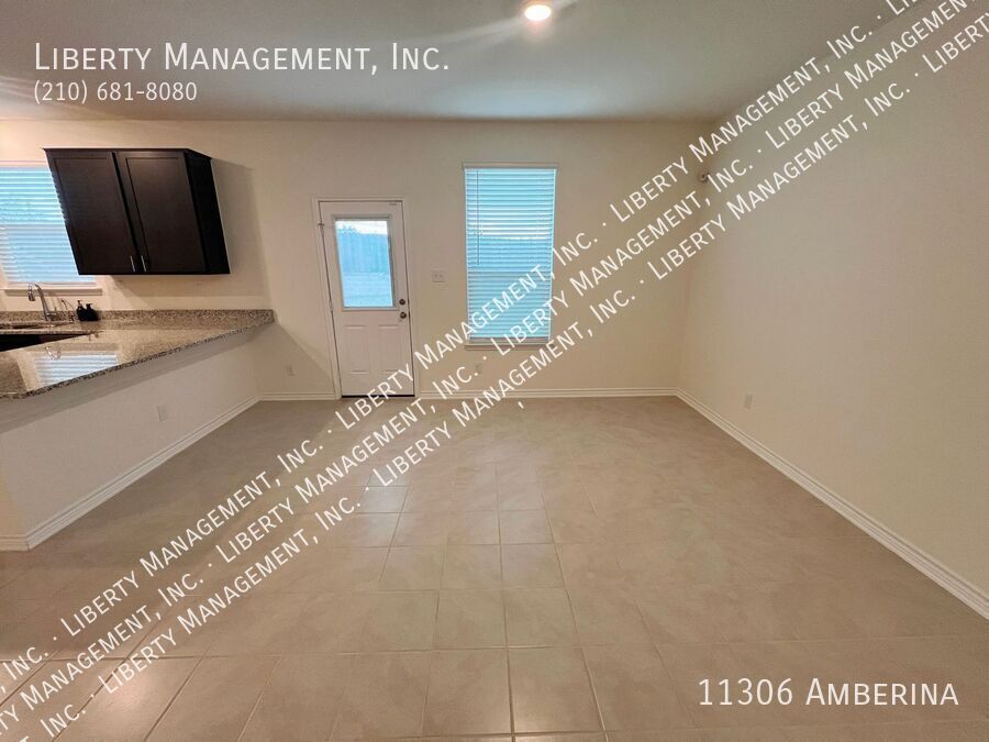 3 Bed, 2.5 Bath 2100 sq ft Home on a Greenbelt property image