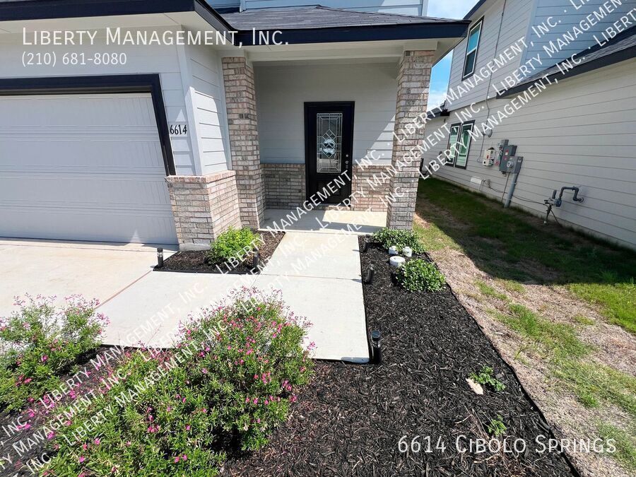 4 Bedroom, 2.5 Bath Home with Solar Panels property image