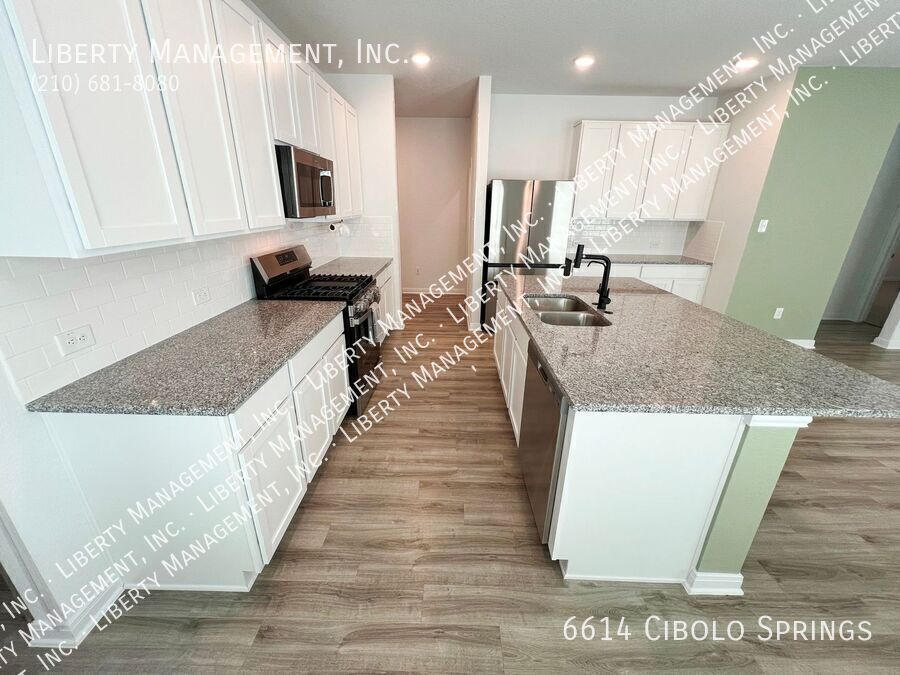 4 Bedroom, 2.5 Bath Home with Solar Panels property image