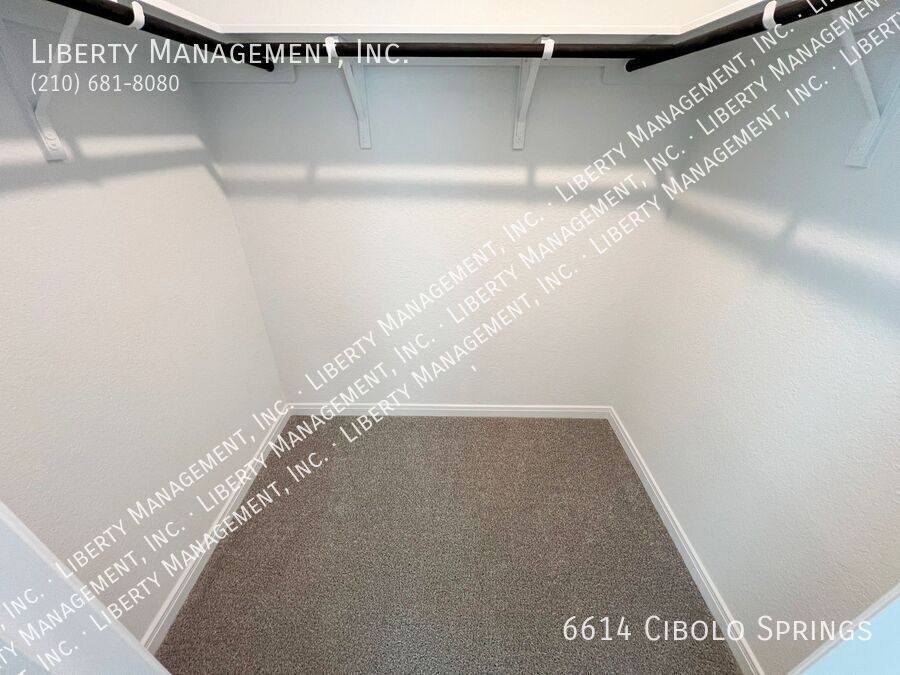 4 Bedroom, 2.5 Bath Home with Solar Panels property image