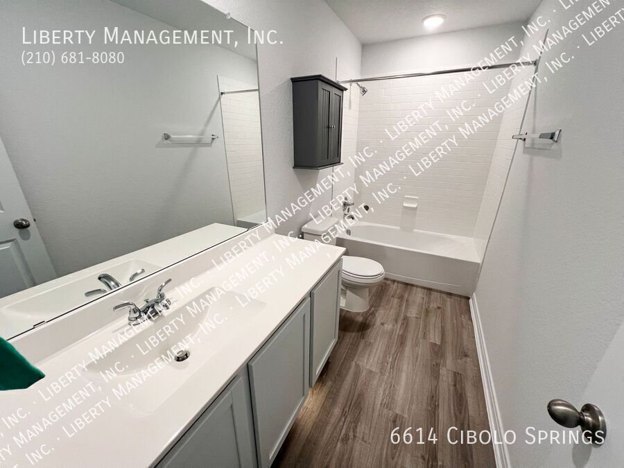 4 Bedroom, 2.5 Bath Home with Solar Panels property image