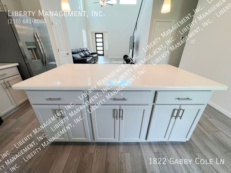 4 Bed, 3.5 Bath Home in Veranda property image