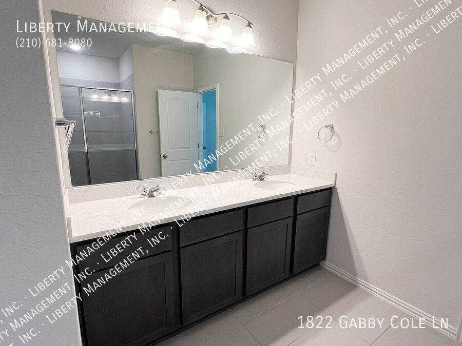 4 Bed, 3.5 Bath Home in Veranda property image
