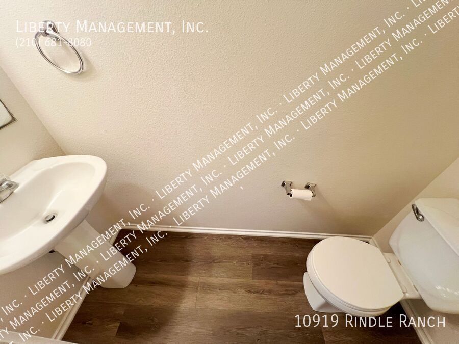 4 Bed, 2.5 Bath Home in River Mist. property image