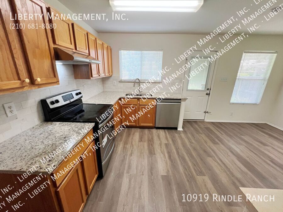 4 Bed, 2.5 Bath Home in River Mist. property image