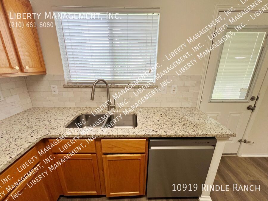 4 Bed, 2.5 Bath Home in River Mist. property image