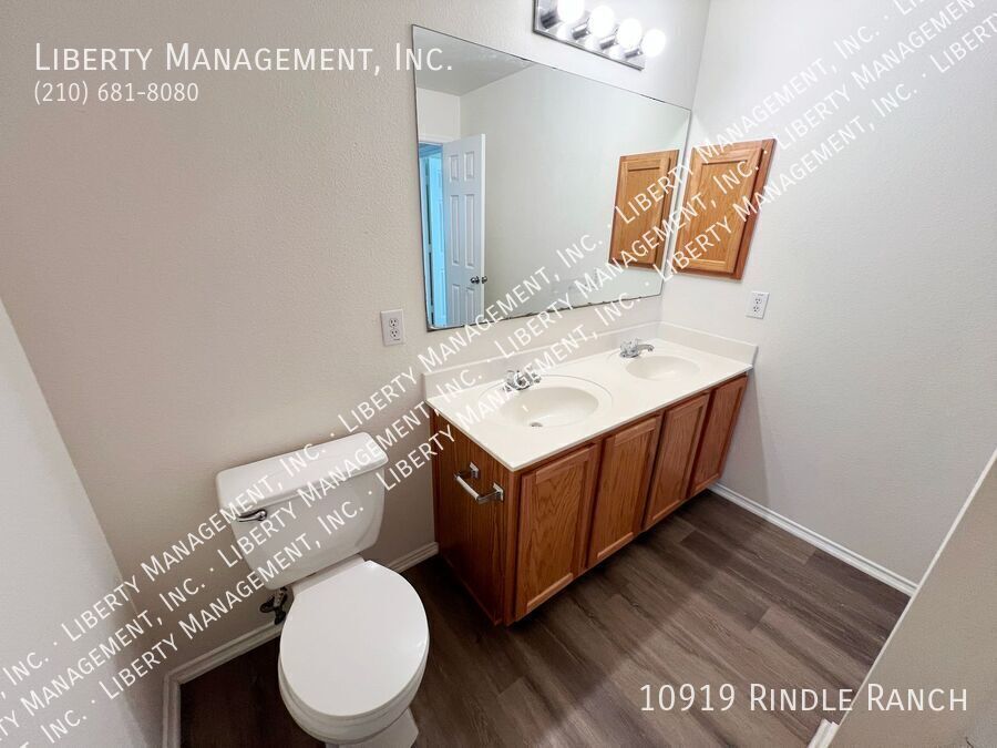 4 Bed, 2.5 Bath Home in River Mist. property image