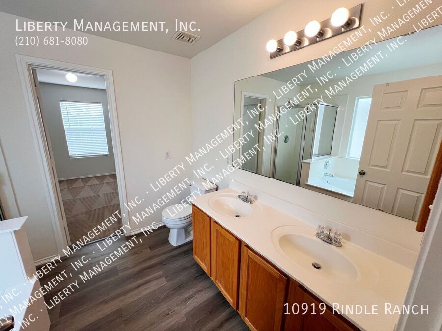 4 Bed, 2.5 Bath Home in River Mist. property image