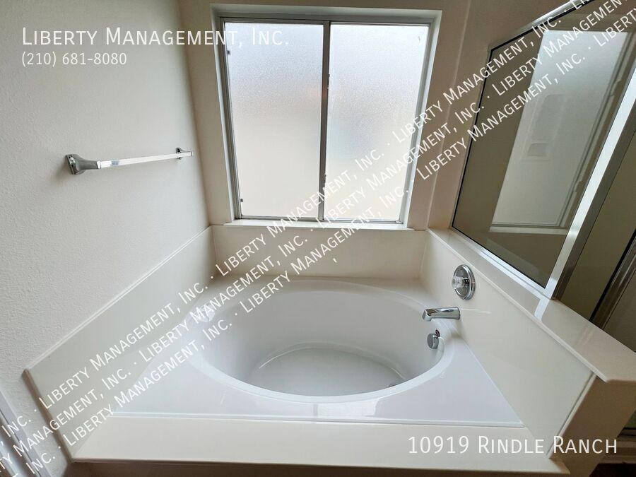 4 Bed, 2.5 Bath Home in River Mist. property image