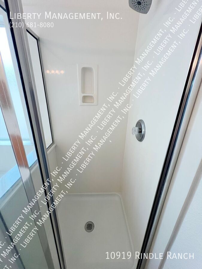 4 Bed, 2.5 Bath Home in River Mist. property image