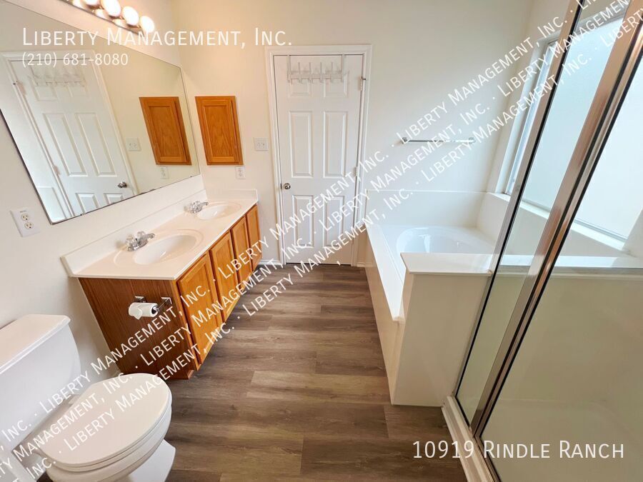 4 Bed, 2.5 Bath Home in River Mist. property image