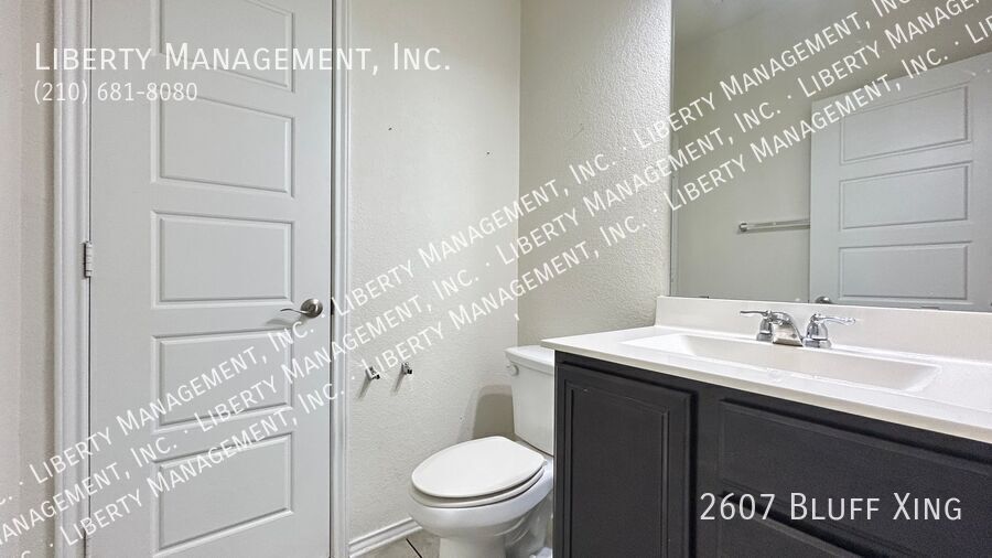 Beautiful 3 bedroom 2.5 bath home with SOLAR PANELS property image