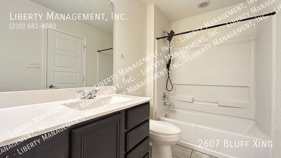 Beautiful 3 bedroom 2.5 bath home with SOLAR PANELS property image