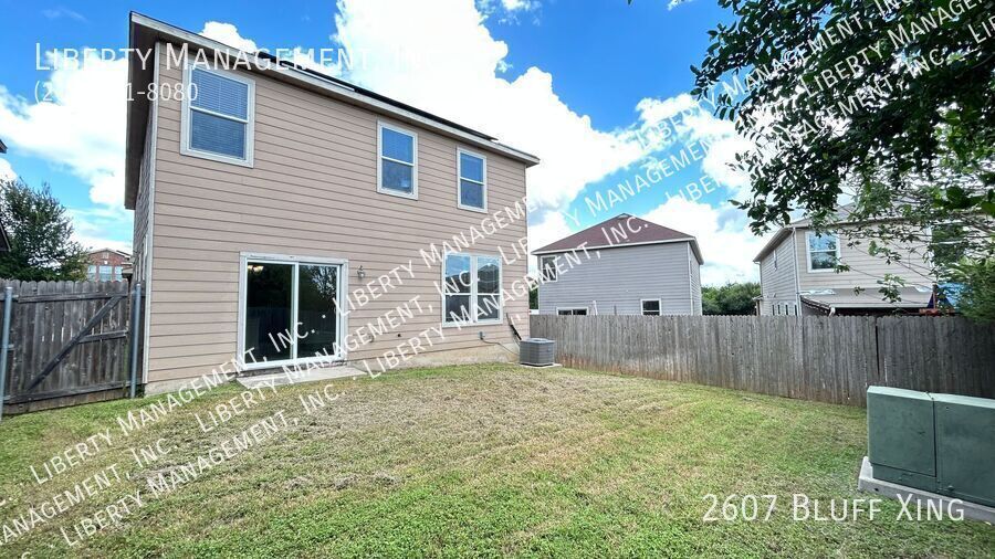 Beautiful 3 bedroom 2.5 bath home with SOLAR PANELS property image